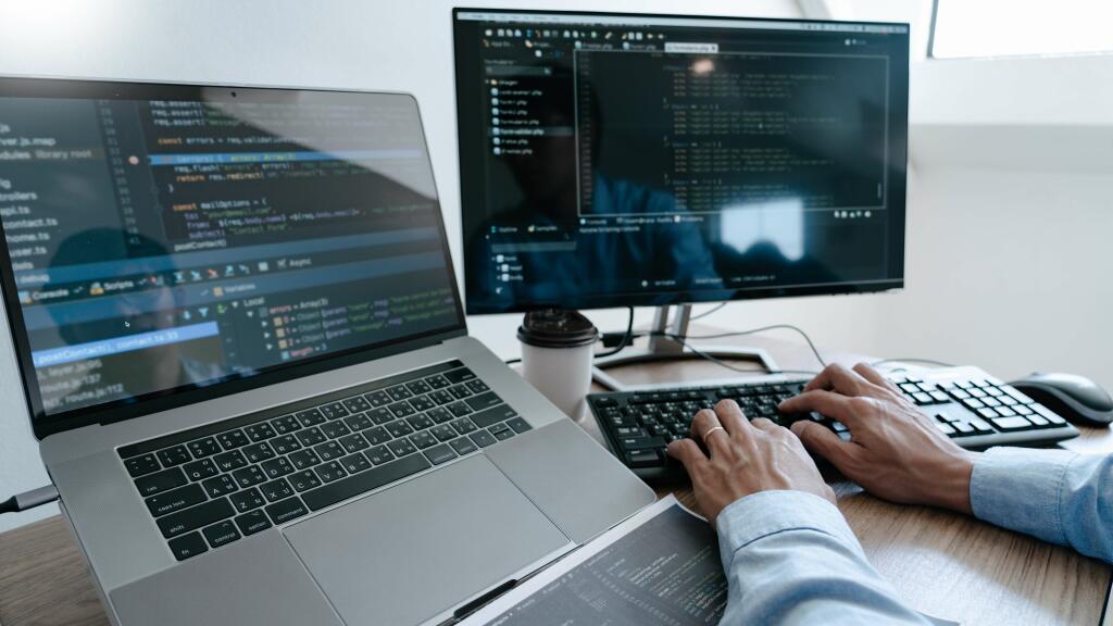 How to Become a Financial Software Developer