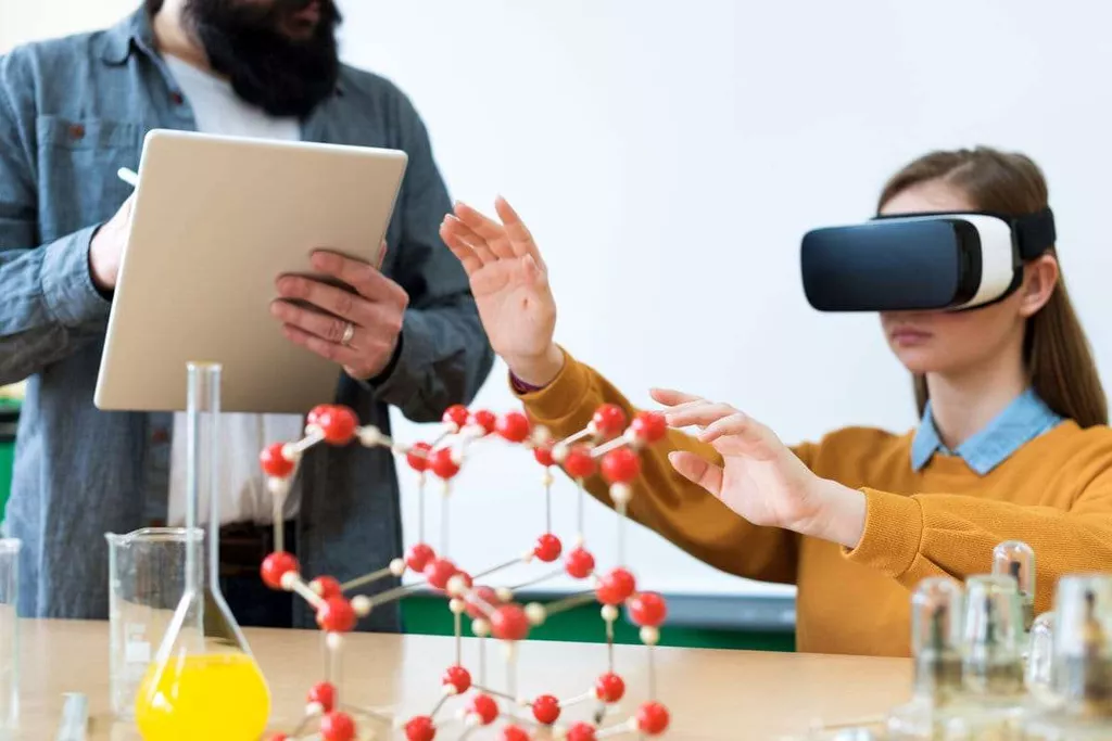The Diverse Tools and Benefits of Virtual Reality in Education
